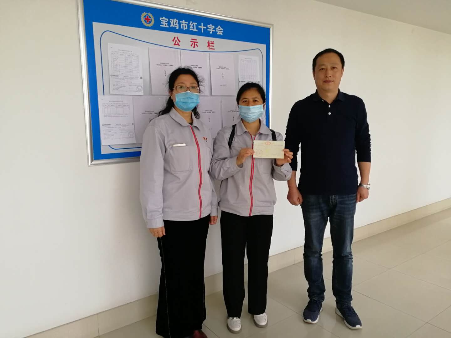 1589249905812183.jpeg 伟德体育官方网站股份36名群众抗疫捐款3780元募捐合影.jpg